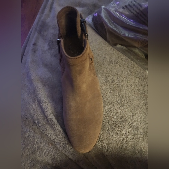 Vince Camuto boots - Picture 2 of 7